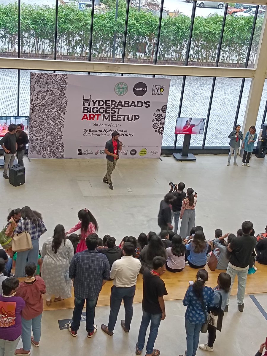 Ravi_1836's tweet photo. 600 + Artist  participated in Hyderabad  Biggest #ArtMeetup @TWorksHyd #Hyderabad

Thank you  @KarampuriSujai , Veera,  Tejeshwani, Harish , Anwesh for organising Art meetup at #TWorks #BeyondHyderabad
#HyderabadCyclingRevolution

@KTRBRS @arvindkumar_ias @DrShantaThoutam https://t.co/f08Zn7ma8Q