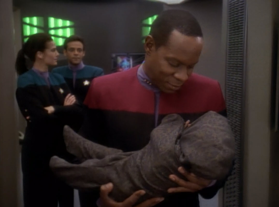 Christopher Pike when he finds a baby sapient reptilian: KILL IT WITH FIRE! Benjamin Sisko when he finds a baby sapient reptilian: