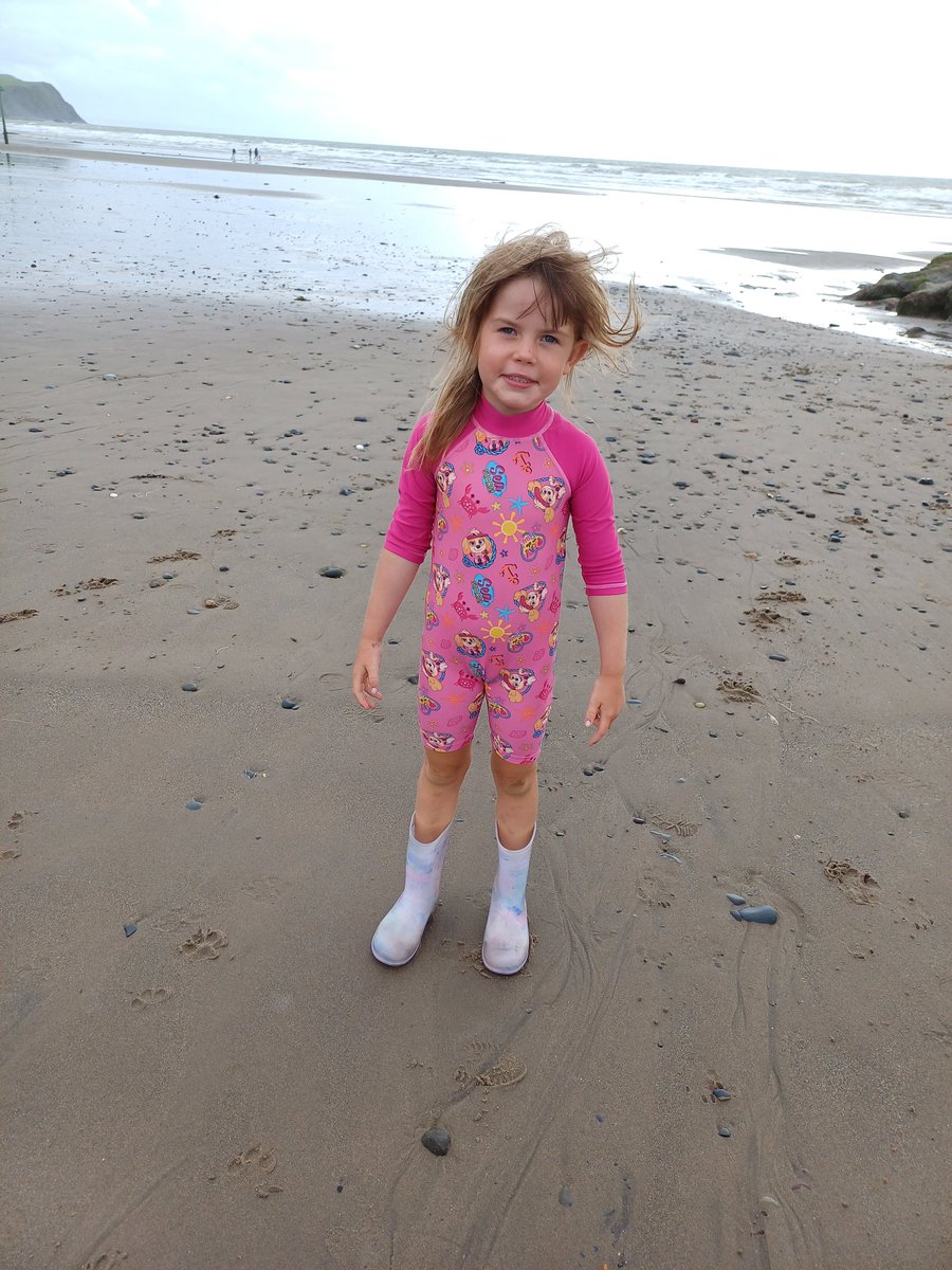 KateHazelwood4's tweet photo. This takes me back to my childhood 😍 the epitome of British summers... enjoying the beach in stormy weathers, wearing swim suit and wellies 😆 #nostalgic #summervibes #britishsummers #StormBetty https://t.co/02lr4e7kqi