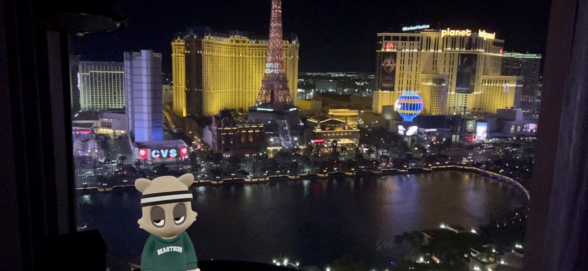 Von_Morpheon's tweet photo. Adventures w/Kobe🥕 aka aKOBEcalledKARROT$ *Las Vegas Episode 6*
HAD to upgrade to the Fountain View for wifey 41st burfday so we could enjoy the nightly shows in a more comfortable setting
#BeastView
#AKCK was not impressed by the 🎰 AT ALL
Had to hit the buffet
#BeastFeast https://t.co/K8DtLZGqEP