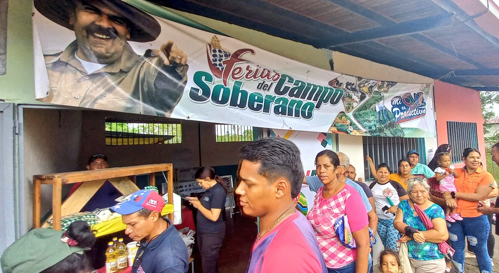 ¡Plan de amor e. Acción! 

#Hoy desde la comunidad de centro poblado de Cocuina, parroquia Virgen del Valle Municipio #Tucupita #DeltaAmacuro medicina integral, medicamentos, misiones atienden al soberano ¡hasta las catacumbas del pueblo! 
#VenezuelaEsAfirmativa
<a href="/NicolasMaduro/">Nicolás Maduro</a>