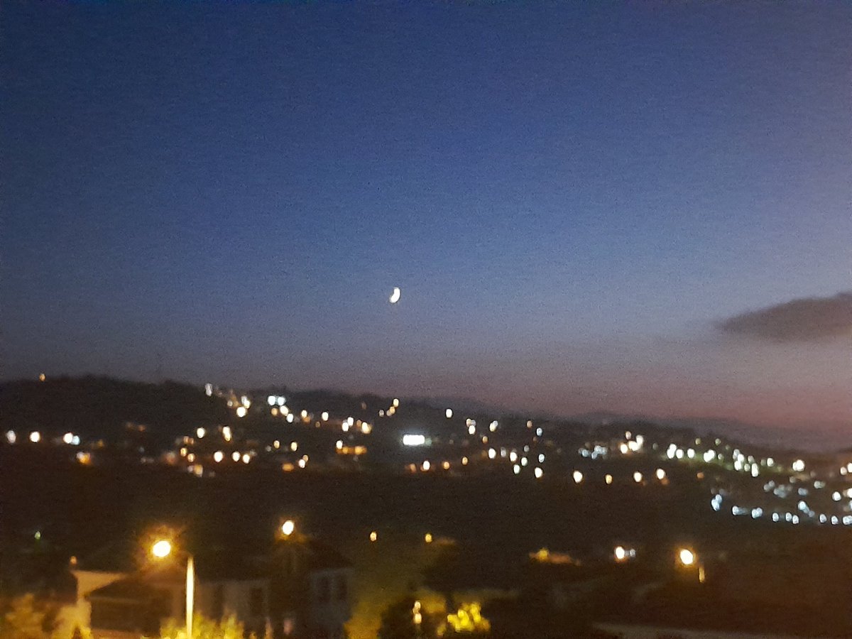 Semosh61's tweet photo. Buralardan oralara selam olsun....😊☕️🎶🌙
#Trabzon #Aydede #iyigeceler https://t.co/sqZzEgKIGW