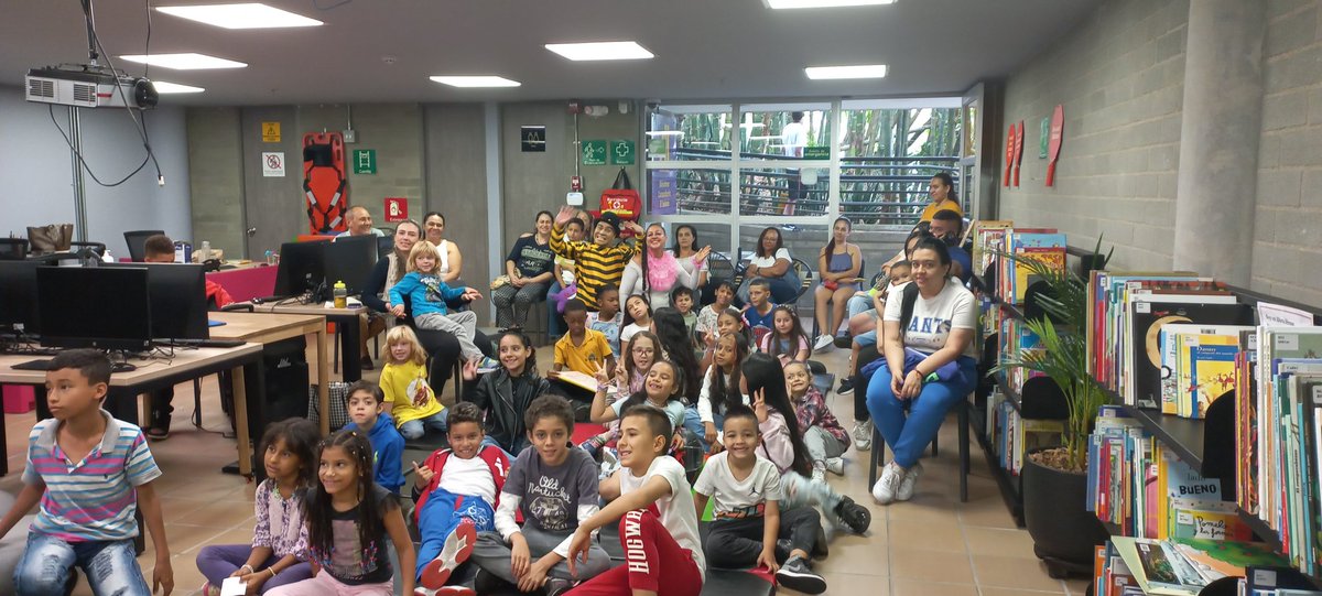 estemimo's tweet photo. Presentación de Teatro de Títeres: El Bosque del Perdón en la Biblioteca Comunitaria El Salado, pasamos una mañana en familia aprendiendo más sobre como reconciliarnos con los demás. 🎭🎭🎭👏👏👏😍😍😍 #elbosquedelperdón #estemimo https://t.co/gZslg8NJre
