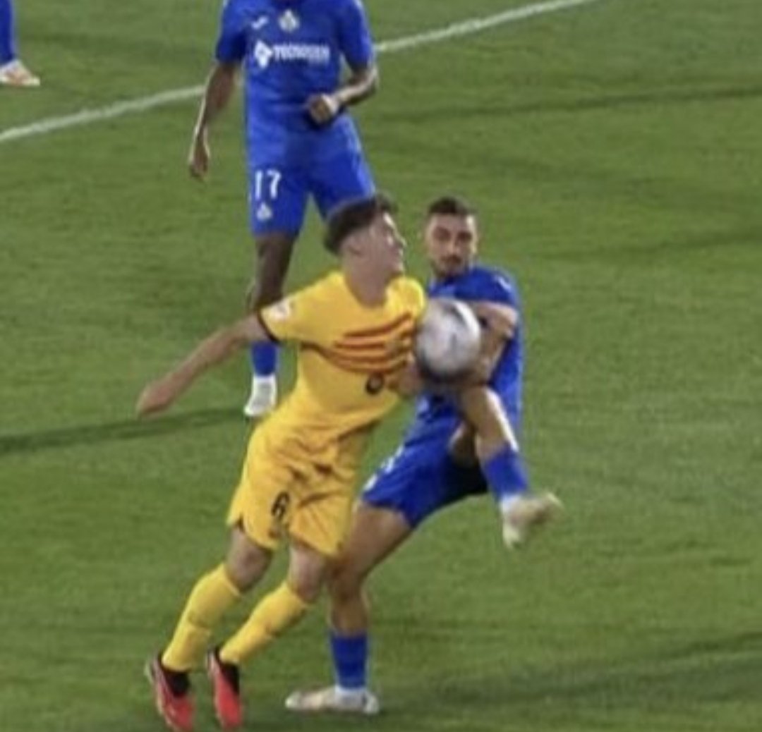 Adivinad cual fue pitada como mano.