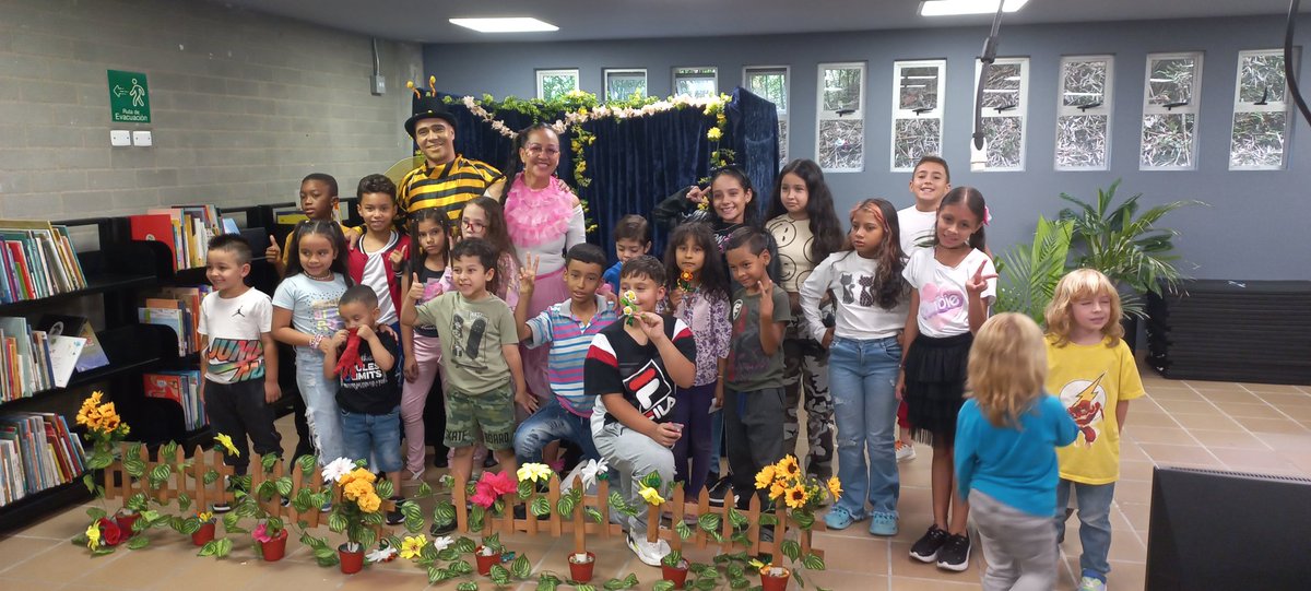 estemimo's tweet photo. Presentación de Teatro de Títeres: El Bosque del Perdón en la Biblioteca Comunitaria El Salado, pasamos una mañana en familia aprendiendo más sobre como reconciliarnos con los demás. 🎭🎭🎭👏👏👏😍😍😍 #elbosquedelperdón #estemimo https://t.co/gZslg8NJre