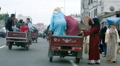 MedZikara's tweet photo. @MarocWorldwide Tout ce qu'on fait au Maroc uniquement pour les étrangers, les marocains voyagent peu, et n'ont pas le moyen de se payer un voyage en TGV
C'est quoi ça, sûrement pas une Rolls Royce ou une Mercedes-Benz...C'est un transport Marocain https://t.co/jp5bdtaeWy