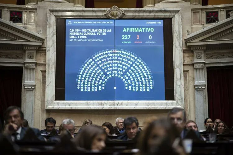 usdtermo's tweet photo. Hackearon el PAMI con un virus que cifra los archivos y no podés acceder, y pidieron un rescate de 700K USD. Tienen acceso a la historia clínica de todos. Todo esto por aceptar la digitalización de historia clínica. Saben quiénes fueron los únicos 2 que votaron en contra? JM &amp; VV https://t.co/C8QVZmrz7r