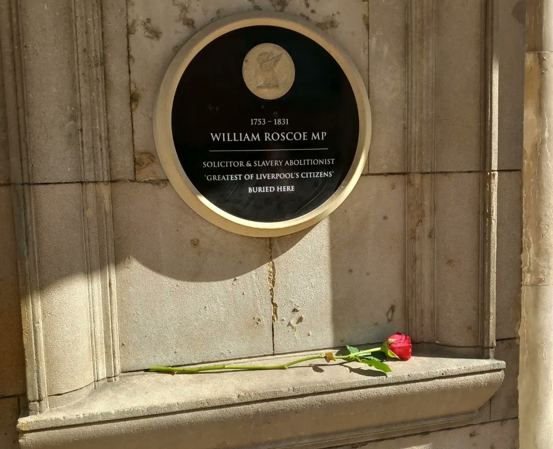 JohnnieMaguire's tweet image. Productive day with @friendsofroscoe 
Litter pick/tidy up and lots of engaging conversations with @B4Biodiversity on hand to talk all things bees.
Good to spend time at Roscoe's resting place before next weeks  opening of  #APortraitofWilliamRoscoe @ShakespeareNP @Calderstones