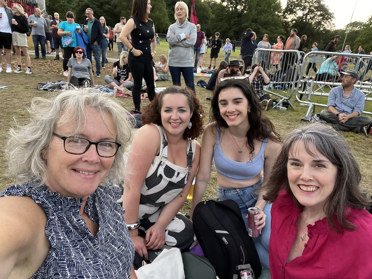 Kaiser Chiefs &amp; Razorlight! Bring it on! 
<a href="/TrenthamLive/">Trentham Live</a>