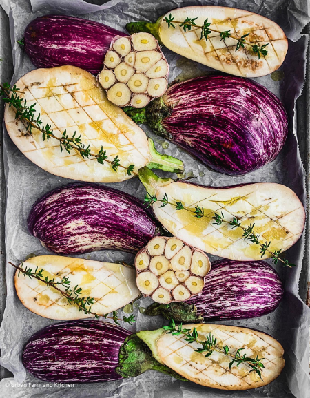 SCD_Probiotics's tweet photo. Late summer grilling inspo. 🍆🌿🧄
Graffiti eggplant (also called zebra or Sicilian eggplant) grilled with olive oil, thyme and elephant garlic. It does not disappoint!

📸: @urbanfarmandkitchen
#endlesssummer #eggplant #eggplantrecipes  #graffitieggplant #grill #grilling #grille https://t.co/yVzLA3vyO1