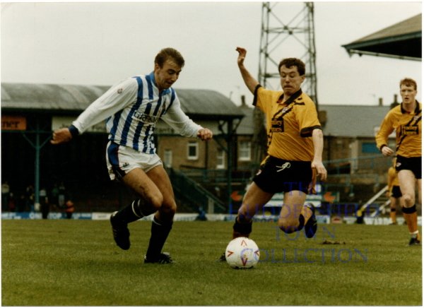 6th Apr 1991 - @htafc's Kevin Donovan runs at the Stoke City defence.

@kevdon40