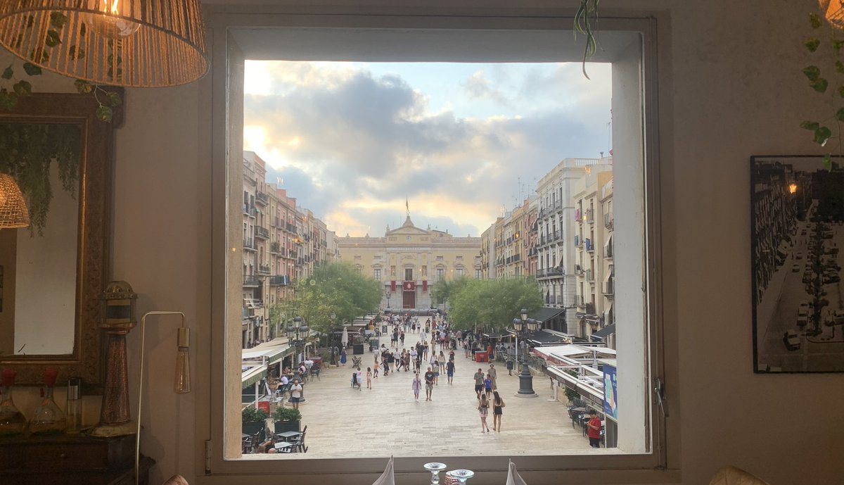 mdv70's tweet photo. #ElFar de la Plaça de la Font https://t.co/9OgOAu6ylX