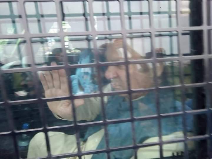 MehrAli09898342's tweet photo. یاد رکھئیے گا کہ یہ شخص تقریبا 150 بار کے قریب عدالتوں میں پیش ہو کر اور دور دور تک انصاف نا ملتا نظر آتا دیکھ کر ایک بات کہہ گیا تھا کہ۔
میں اپنا فیصلہ اللہ پر چھوڑتا ہوں۔
اور میرا اللہ بہترین انصاف کرنے والا ہے https://t.co/mbDDgHDUc2