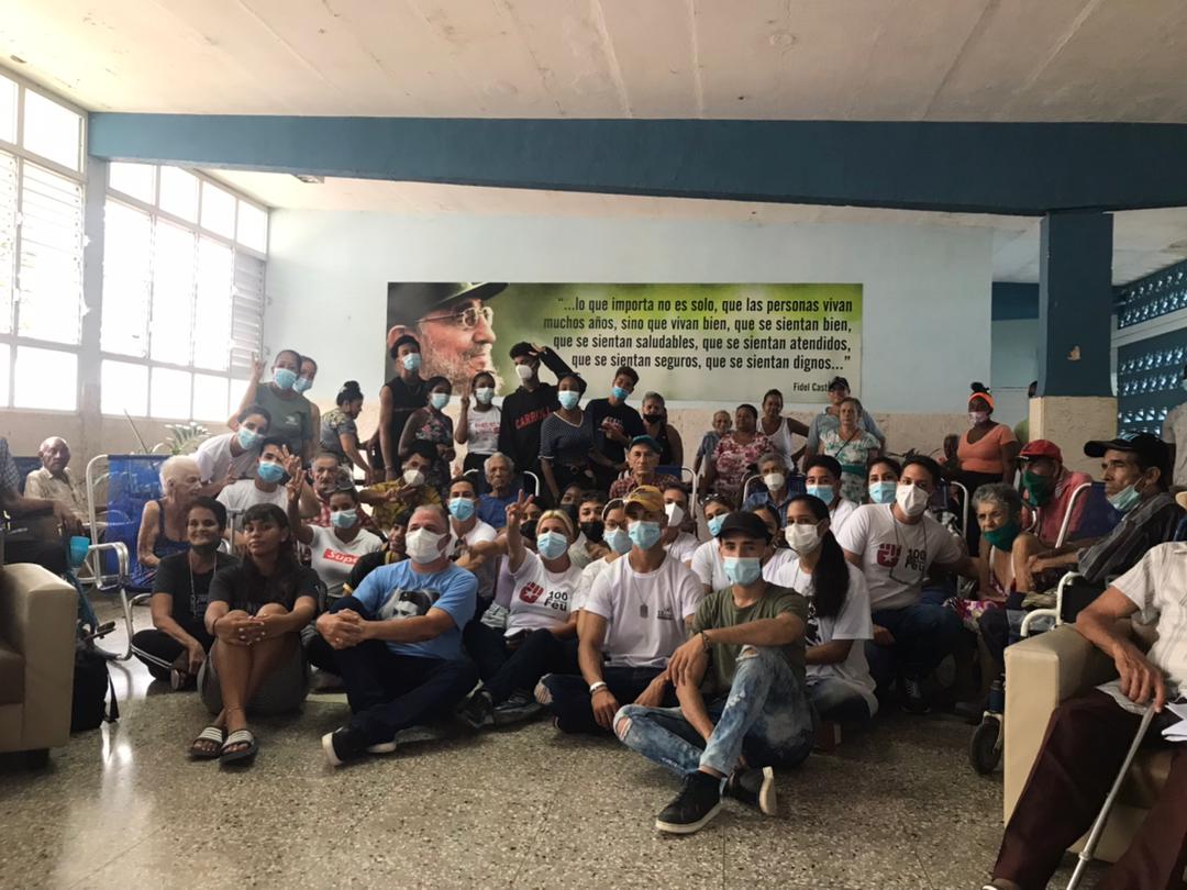 UJCMayabeque1's tweet photo. La jornada de hoy del #CampamentoDeVerano en #Mayabeque tuvo lugar en los Hogares de Ancianos de #SanJose y de #ElCangre. Se pudo apreciar el entusiasmo de nuestros abuelitos al interactuar con los jóvenes. #CreaTuFelicidad
@aylinalvarezG @UJCdeCuba @BYuniaky @DrMoraMartin1 https://t.co/zr0aCJwtWz