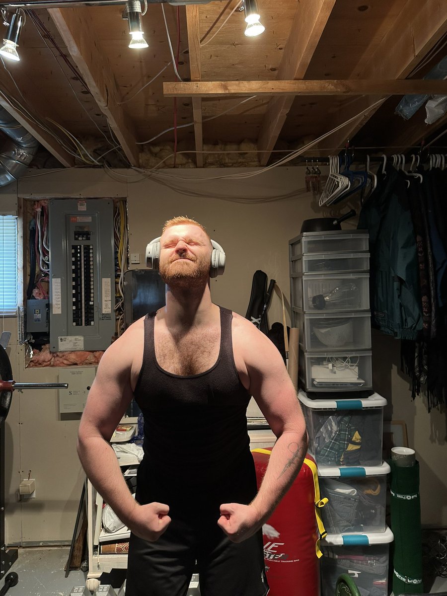 _XGUAY's tweet image. Who wants to be my workout buddy?