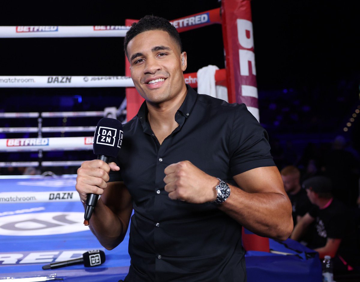 MatchroomBoxing's tweet photo. 👊🎤 @deliciousboxing ringside on @DAZNBoxing for #YafaiFrank https://t.co/prhEn88oFD