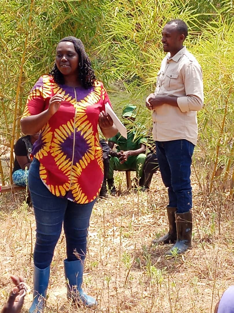 nyc_karongi's tweet photo. Muri uy'umuganda wihariye w'urubyiruko, Umuyobozi w'Akarere wungirije ASOC @MukaseV Yasabye urubyiruko:

📋Gukomeza kugira umuco wo gukunda Igihugu,kukitangira,asaba  urubyiruko gukora ibikorwa birufasha kwiteza imbere.
📋Gukura amaboko mumifuka,
📋Kugana ibigo by'imari,.. https://t.co/1n9eSzOeAQ