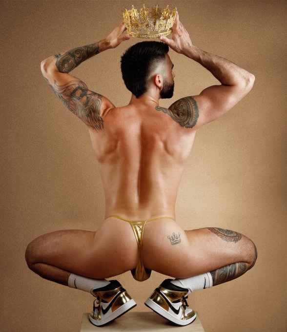 Prince Charming 👑 https://t.co/n6Rl3OI8wi<a href="/tag/pinkfriday2"class="tags"><span>#pinkfriday2</span></a><a href="/tag/gagcity"class="tags"><span>#gagcity</span></a>