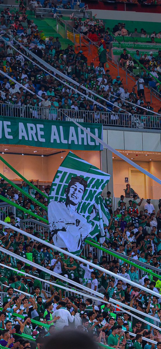 ما قدمته جماهير #الأهلي في الجولة الأولى في تدشين #دوري_روشن_السعودي يدُرس ويبقى الأفضل بلا منازع 💚🤍 ..

جـمهور ينـافس نفسة 💚🔥

#الأهلي