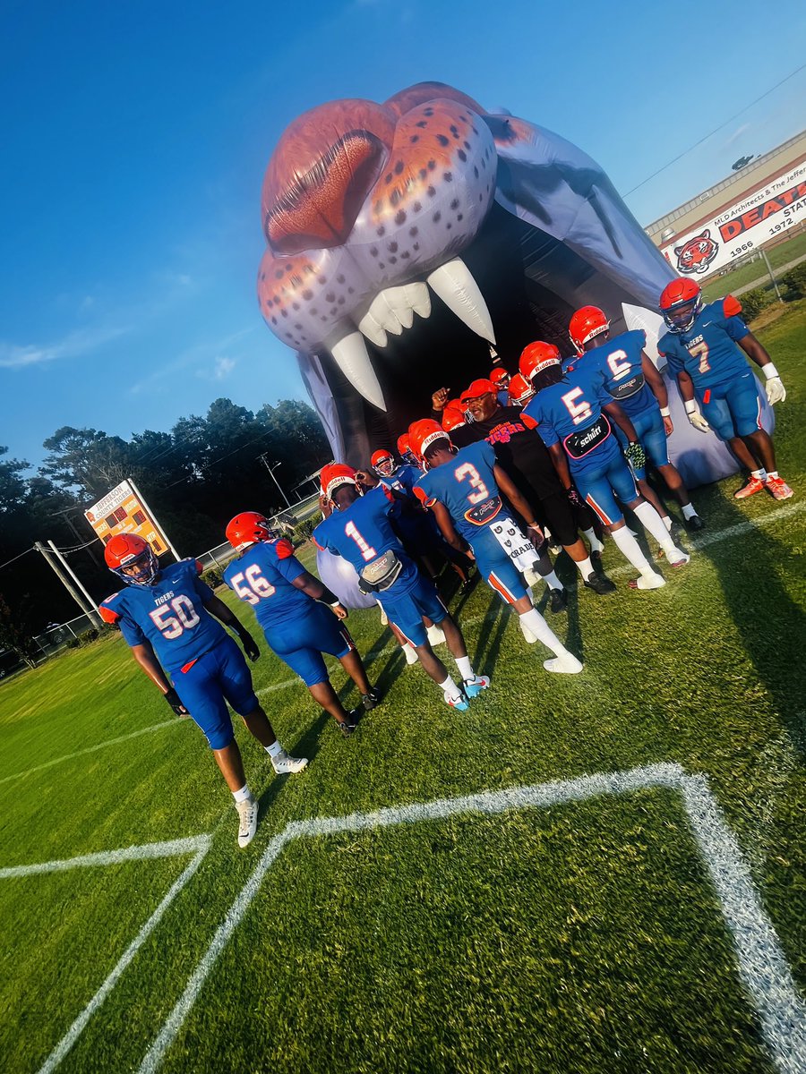 MontreyJohnson's tweet photo. 💪🏾🐅🐅🐅🐅 https://t.co/KMoJmczUS3