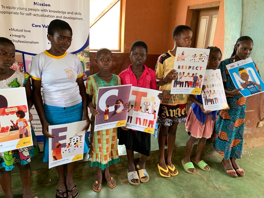 Kidsandteensngo's tweet photo. To commemorate World Humanitarian Day, K&amp;TRC visited Bolorunduro Community in Akure North to distribute materials to the children. Additionally, the children were sensitized about Gender-Based Violence (GBV), and the VAPP Law was presented to the community head.

#nomatterwhat https://t.co/ZaRtyKSL7n