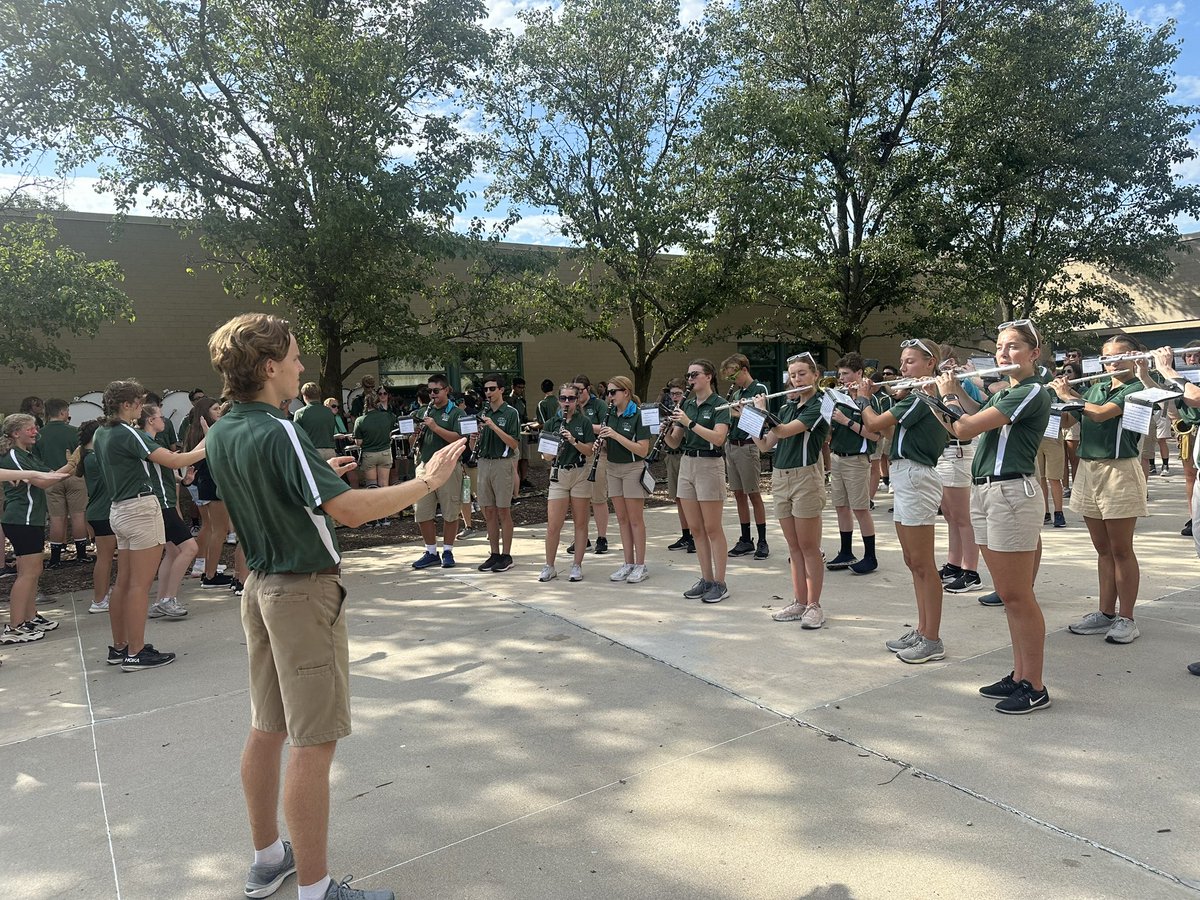 Loved watching @mwwildcatband at March-a-thon this morning! Led by drum major and AP Capstone student Tommy McMullen! Other AP Capstone students include Alex, Sarah, and Titus! We love seeing our students involved in our school community @getiemann @MWHSWildcats @JSchwartzMPS