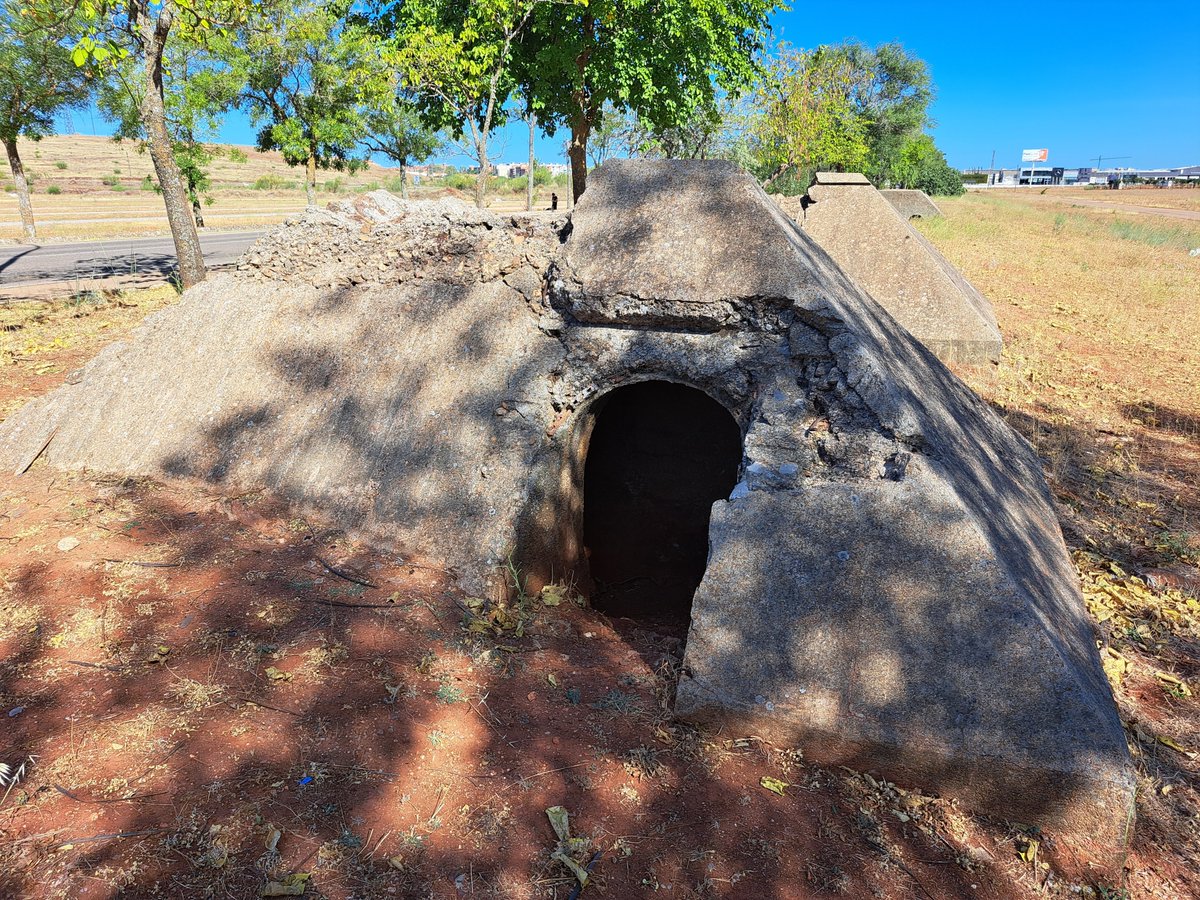 MuseoGCCampillo's tweet photo. Patrimonio bélico de la Guerra Civil en Extremadura: Cáceres.
La ciudad de Cáceres contó con un destacado aeródromo y diversas posiciones defensivas antiaéreas. 
Mapa 🗺️https://t.co/xGpSzNwPg0
Más info. en el estudio El Aeródromo de Cáceres https://t.co/A1cByzXc77 de @Defensagob https://t.co/GPCO2m1zKP