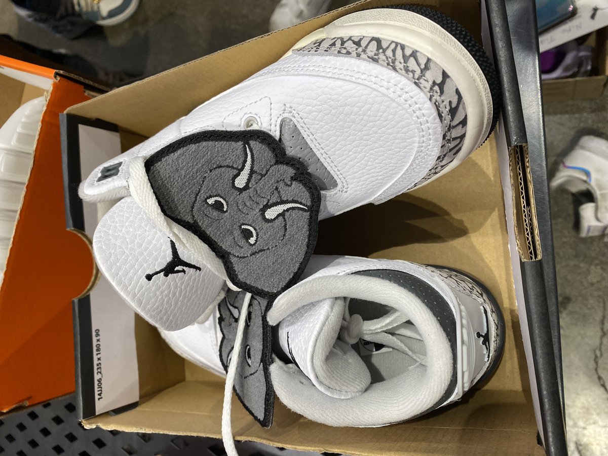 jreedsf's tweet photo. Fun way to kick off a Saturday; opening the doors for San Leandro kids to get some #NewShoesforSchool @Nike Outlet SL. The great partnership between @sledfoundation, @rotarysl and @GrilleeQ helps make this possible! #service #volunteerism https://t.co/ZP7mOOESq1