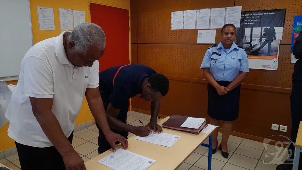 Sdis972's tweet photo. Accueil ce samedi de 12 nouveaux Sapeurs-Pompiers Volontaires par M. Jean-Claude Ecanvil, Président du Conseil d'Administration du Service d'Incendie et de Secours. https://t.co/ktU3SMHLrG