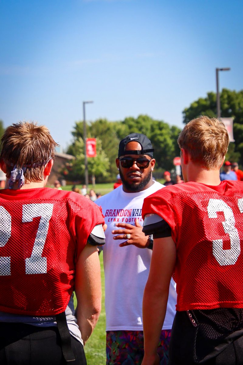 Dsmith2828's tweet photo. LETS GET THIS THING GOING!!! #LynxFootball #Rbros #buildingChamps https://t.co/sVcZZWCELc