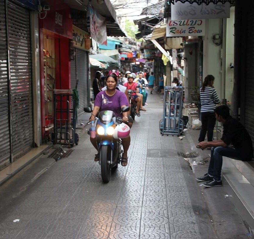 _TravelingAsia's tweet photo. Amazing Thailand: Motorroller in China Town Bangkok #TravelingThailand https://t.co/F06ll4CHuS