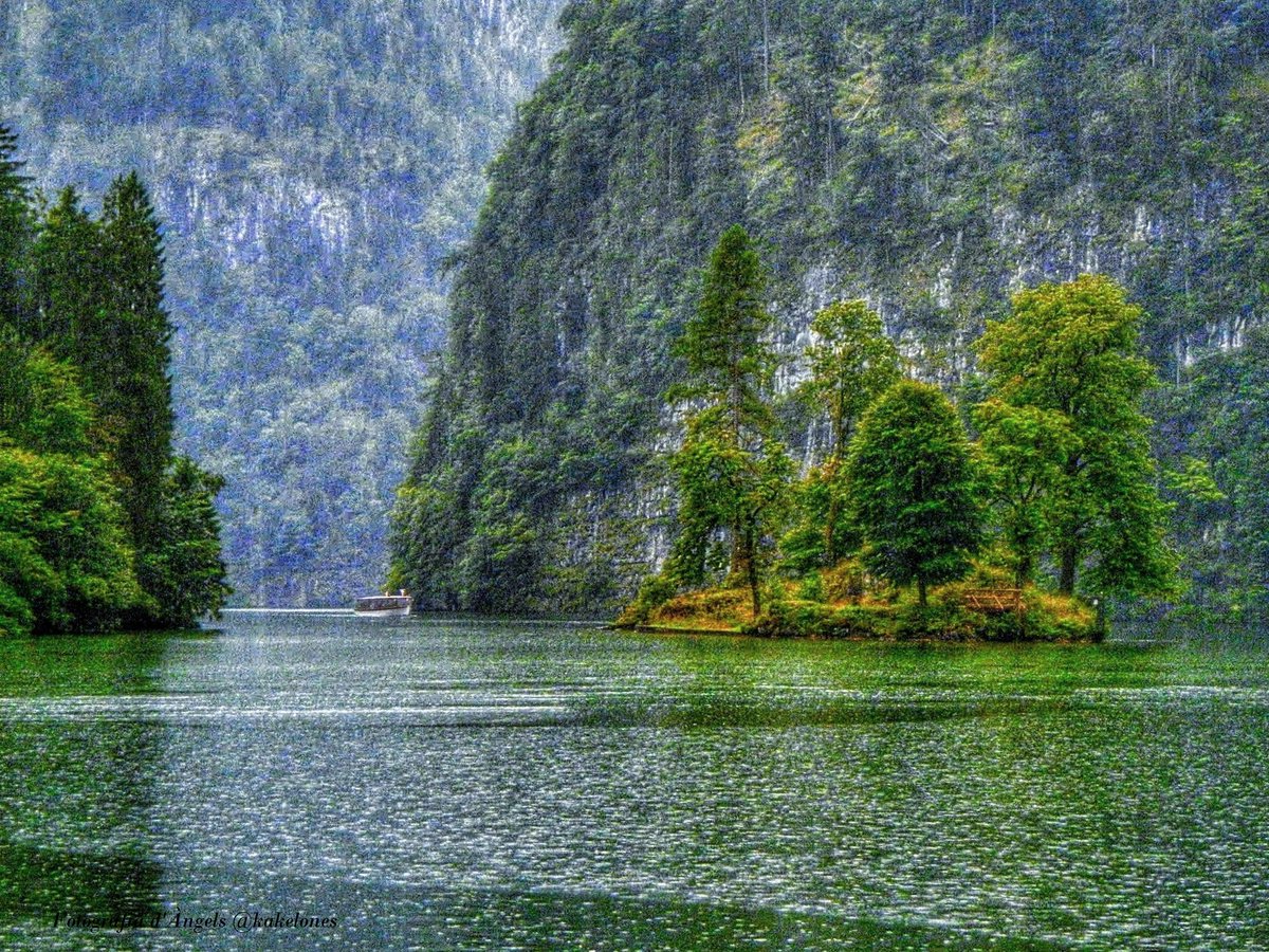 kakelones's tweet photo. Summer rain colors at Königsee lake #Berchtesgaden #upperbavaria #Germany Pluja d'estiu a l'illa de Christlieger al llac königssee. 📸 Fotografia d'Àngels @kakelones #ThePhotoHour #photooftheday #ConnectWithNature #NaturePhotography https://t.co/rqXXxZWGFo