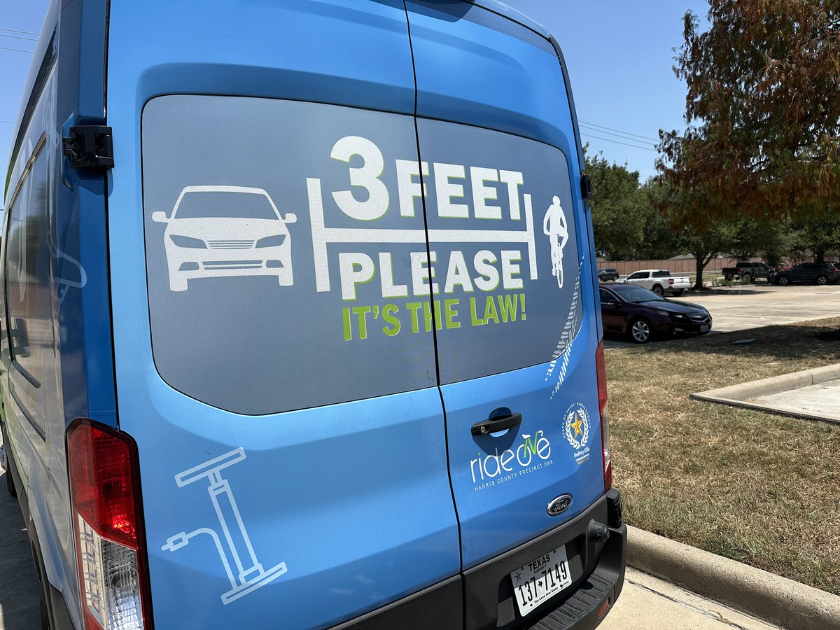 JayCrossley's tweet photo. It’s kinda funny or sad that this message on the back of the Harris County van is only true inside the City of Houston &amp; not the unincorporated parts of the county or other cities.

#txlege should ensure a consistent Safe Passing law statewide. Right @raylopezfortx? https://t.co/ak7Q5GpDa2