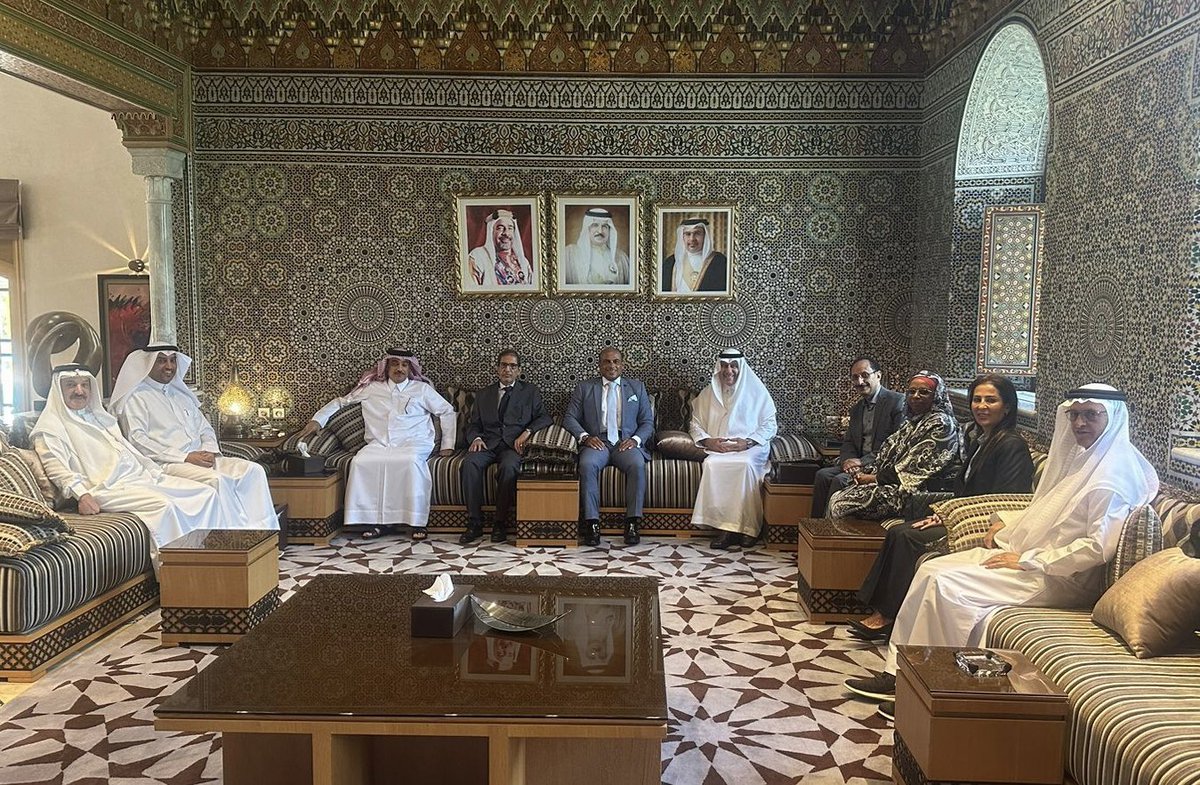 BahrainEmbMA's tweet photo. أقام سعادة السفير عميد السلك الدبلوماسي العربي، اليوم بمقر سكنه، مأدبة غداء على شرف سعادة سفير جمهورية موريتانيا الاسلامية لدى المغرب بمناسبة انتهاء فترة عمله، بحضور أصحاب السعادة سفراء الدول العربية المعتمدين لدى الرباط. https://t.co/oPiqUSqCax