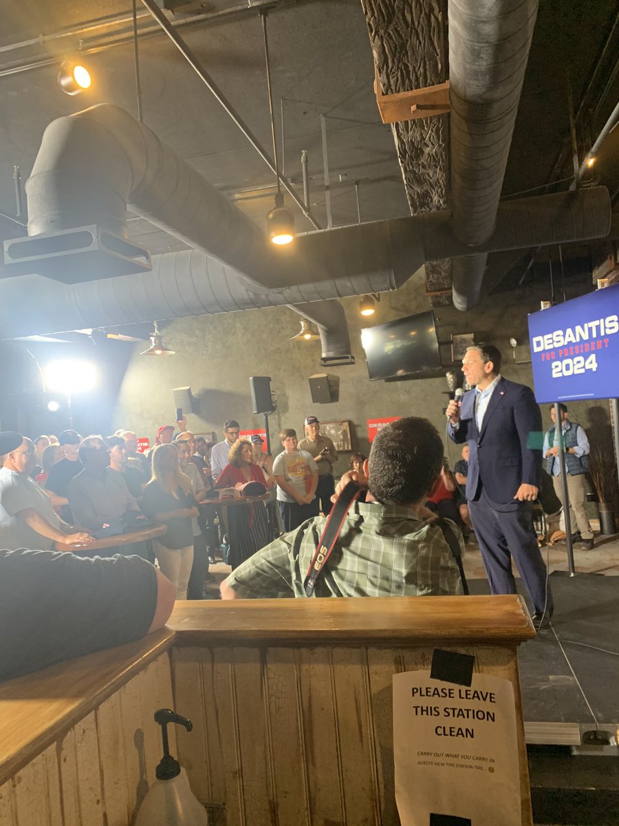 Manchester, NH meet and greet with @NvrBackDown24 @RonDeSantis. I had the honor of introducing him today!