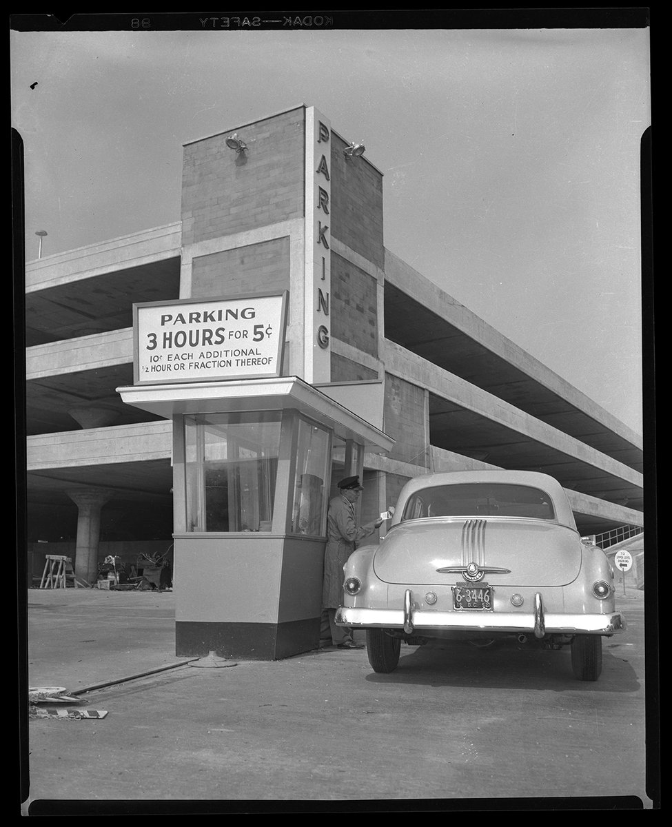 APL_CLHistory's tweet photo. Long before Arlington had Ballston Quarter and the Ballston Mall, there was Parkington: https://t.co/KBEkGggn4k - one of the first shopping malls in the Washington D.C. area. Newly digitized images are now available from the Francis Copeland Collection: https://t.co/NjhR03IQYR https://t.co/GWIWxChNcN