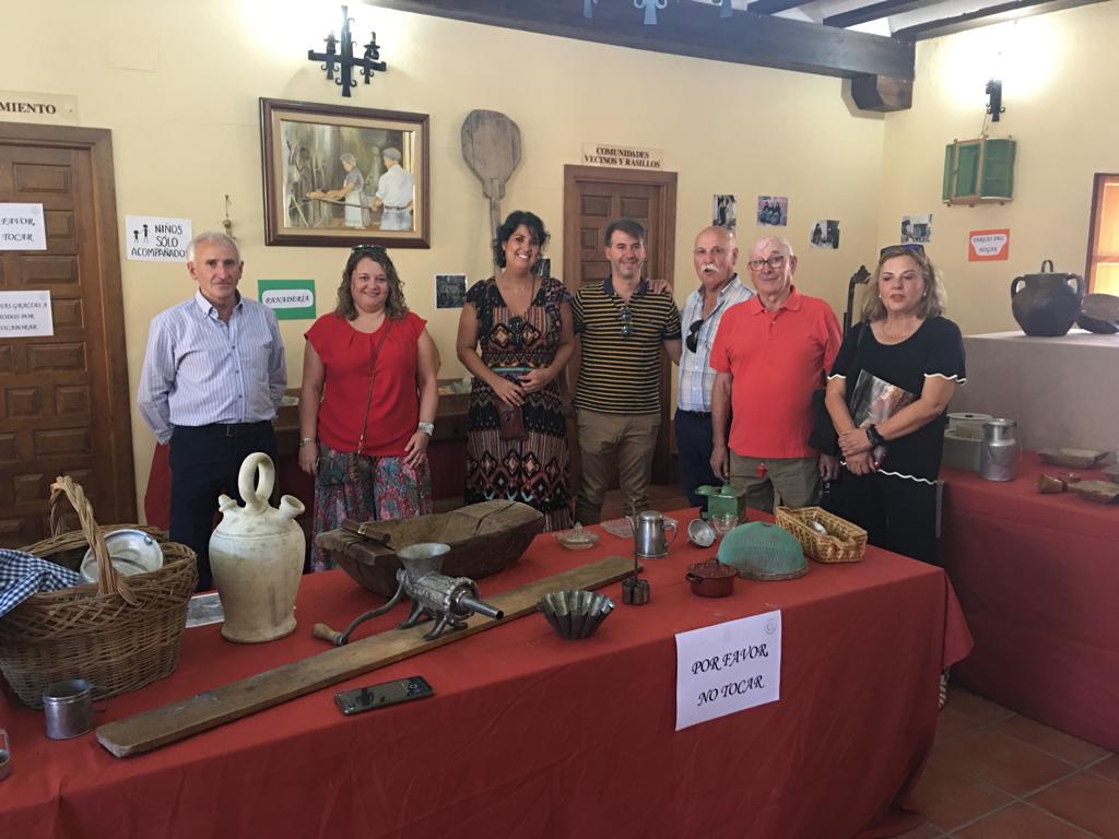 JCCMGuadalajara's tweet photo. 👉 En #Ablanque (Guadalajara), la Asociación Cultural El Hortezano ha celebrado hoy un acto de reconocimiento a las personas mayores
👉 En el mismo han participado la delegada provincial de Bienestar Social, Carmen Gil, y el delegado de la Junta en Molina de Aragón, Sergio Ruiz https://t.co/Qtji73qUVy