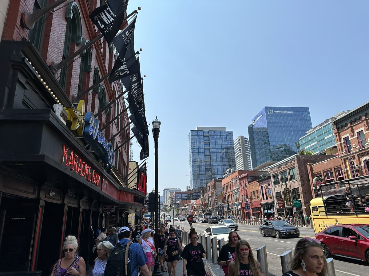 JenDeJournett's tweet photo. Fun day with #Kid4 - she takes drum lessons and we thought it would be fun way BBQ, listen to some live music & watch a variety of bands perform today in Nashville. ๐ถ #DayInTheLife ๐ถ๐ฉโ๐๐ถ #MomLife always a great time to be with my Kid4 talking about the future & her dreams ๐ฑ https://t.co/yKtkTCkvaY