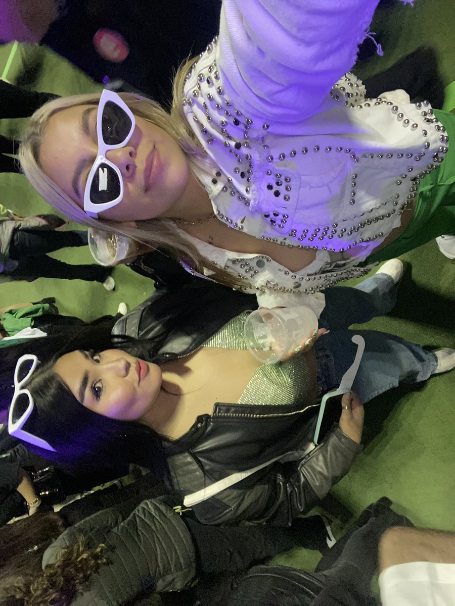 Tulancinga's tweet photo. Lo dió todo el bebé y nosotras más.💚
🤍🔋🈯️
#FERXXO
#FEID
#NITROJAM https://t.co/XoQJXMY4qB