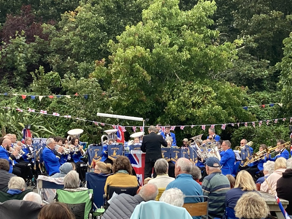 RebeccaLWills's tweet photo. The #rain is holding off for now, as we enjoy @helstontownband playing their annual #Proms by the Lake! 
#Cornwall #topbanding #livemusic 
#Helston #home https://t.co/R7xYSvEGwH