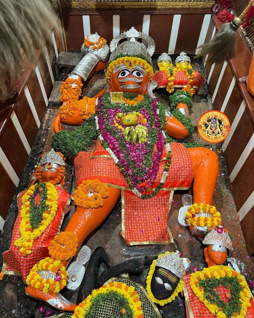 प्रातः काल लेटे हुए हनुमान जी अद्भुत , अलौकिक दर्शन 

जय श्री राम 🚩🙏