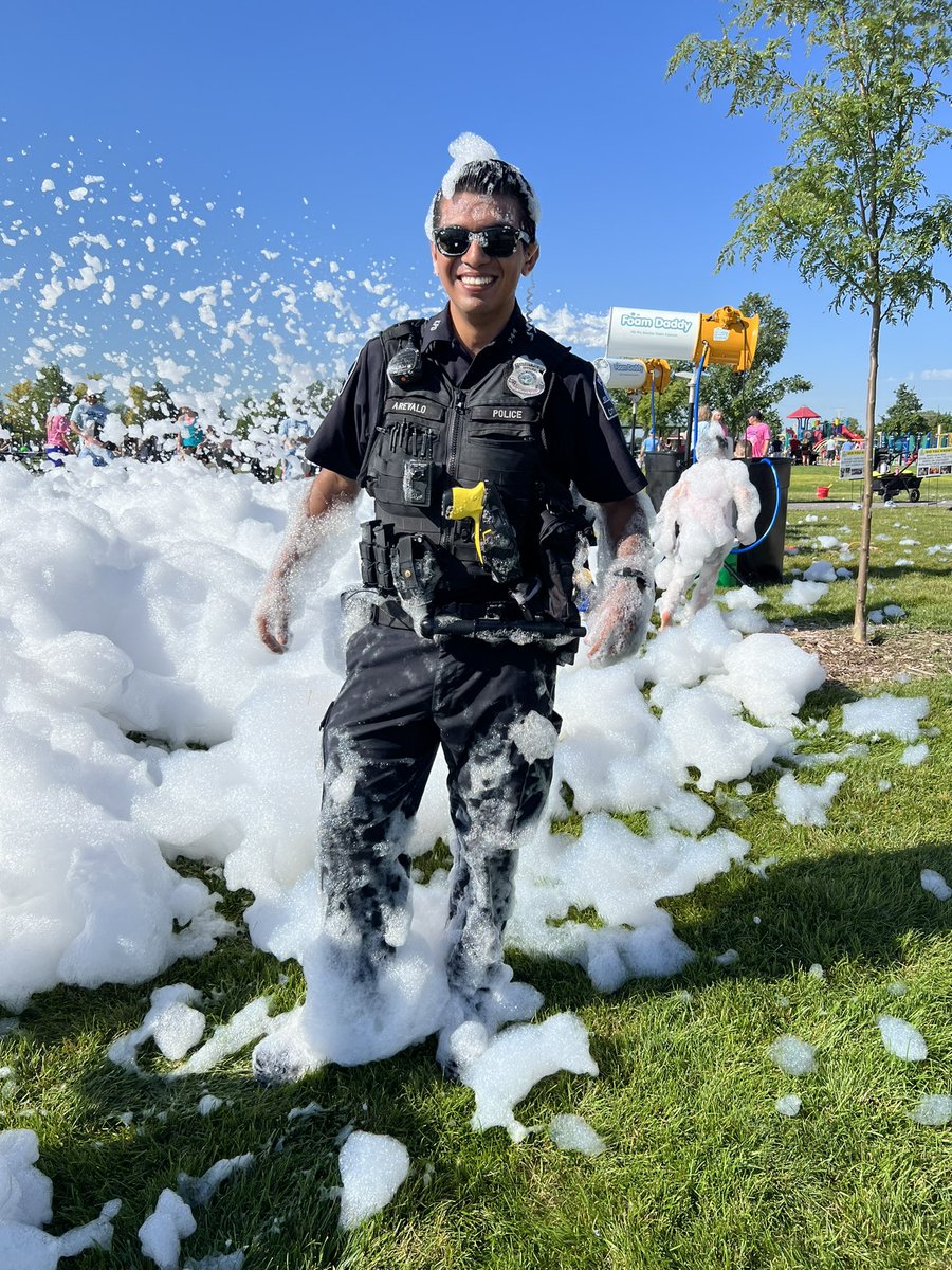 kidsanddreams's tweet photo. It was great to be a part of the Kearney Childrens Museum Bubble Run this morning in Kearney w/our foam cannons! @KearneyPolice even represented & had some fun! 😄 Great turnout & an awesome event! #bubblerun #foamdaddy #kidsanddreams #KACM https://t.co/hgqNtsdRSN