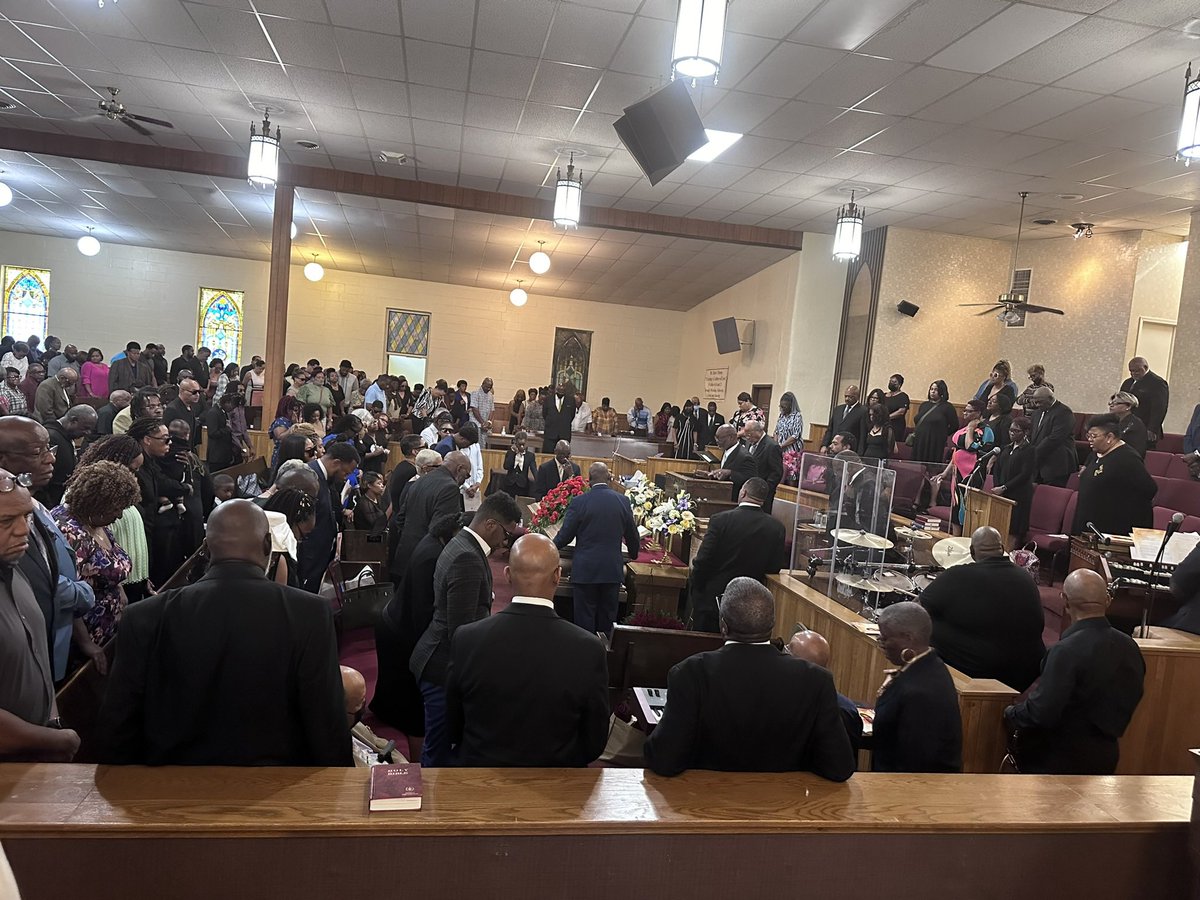 BachusReginald's tweet photo. A week ago today, I buried my younger brother Jerome. Still trying to cope with the loss, but… GOD IS ABLE!!! https://t.co/2YWS1vknJw