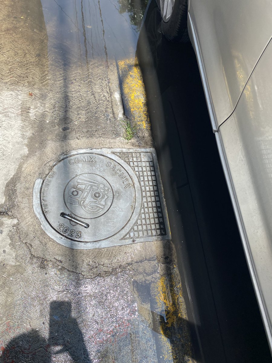 mjsalgador's tweet photo. @SacmexCDMX @SacmexCDMX ojalá ustedes me puedan ayudar llevo varios reportes en Locatel y en la alcaldía,y nada que atienden. Desasolve coladera cuando llueve se mete el agua al predio. Norte 50 #5137 la joyita @TuAlcaldiaGAM por favor ayuda!!! https://t.co/x5IsI8EkPD