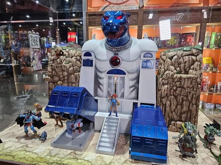 VoltCon's tweet image. Not Voltron related, per se... But check out this epic ThunderCats lair, coming soon from Super7!!! #thundercats #caturday #super7 #voltcon