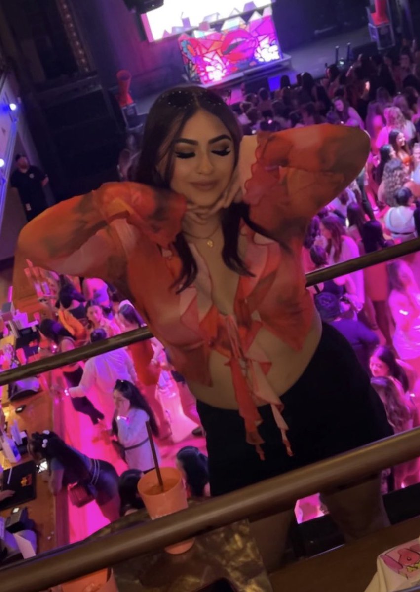 d_alysha_'s tweet photo. Best night ever! Thank you for inviting me & the vip access๐ @sorrypapitour #sorrypapi https://t.co/DTQxehOHNn
