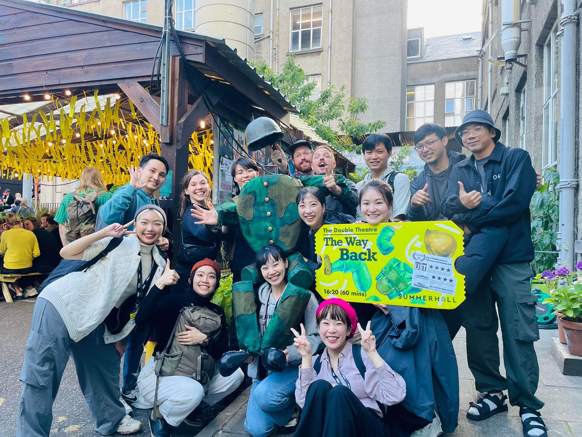 Look who’s here today! 🤩
Thanks for coming to see Pao Pao before Bill’s birthday party! 
It’s our pleasure to meet you amazing puppeteers. 🫶
<a href="/Bills44th/">Bill's 44th</a> is such a blast - you don’t want to miss it!

<a href="/Summerhallery/">Summerhall</a> 
<a href="/taiwanseason21/">Taiwan Season</a>