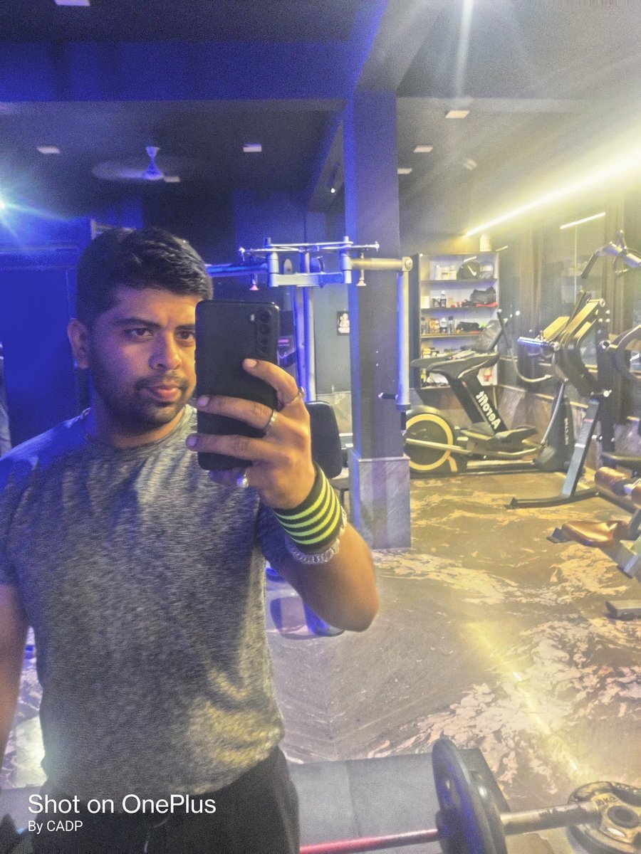 DrashanPherwani's tweet photo. #Day79
#WeekendVibes
#weekendgym
#SaturdayVibes
#legday https://t.co/h4pv6RswpH