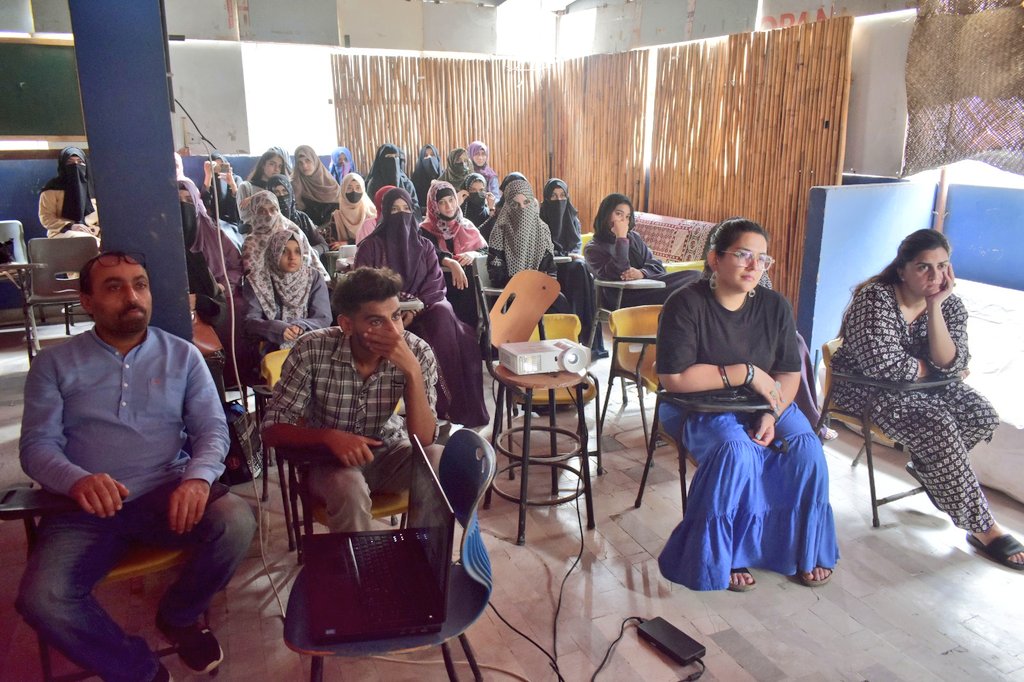 Lyari_GirlsCafe's tweet photo. The highlight of the evening was the screening of "Shadowlands," a captivating film directed by Dr. Nida Kirmani. The documentary offered a powerful glimpse into the complexities of life and society, weaving together narratives that resonated deeply with our audience. https://t.co/dL5gVhaGE0