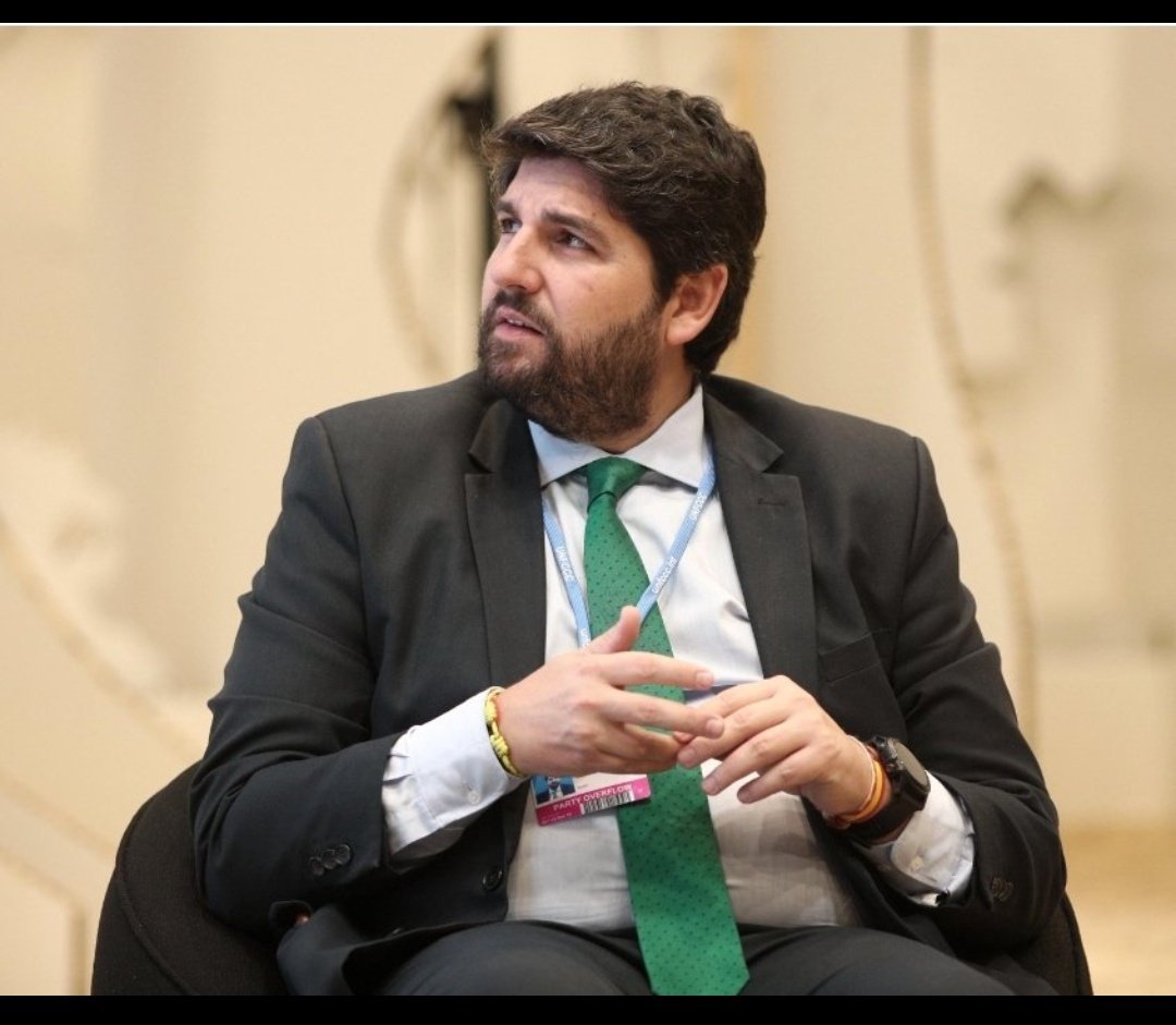 JavierO66080535's tweet photo. ... Nadie va ser capaz de decir que López Miras, con el respaldo de Génova, bloquea la entrada de Vox al gobierno murciano por la corrupción que asola a toda la comunidad???... Es insostenible que en el resto de comunidades se pacte y ahí, precisamente no, es alucinante... https://t.co/cM4Ua2qxoc